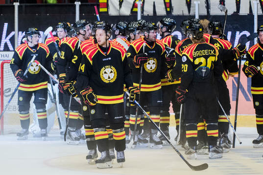 Brynäs spelare jublar