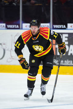 Brynäs Jesper Ollas blöder i ansiktet