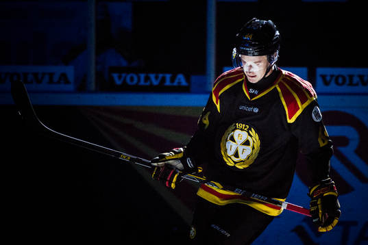 Brynäs Jonathan Pudas före ishockeymatchen i SHL mellan