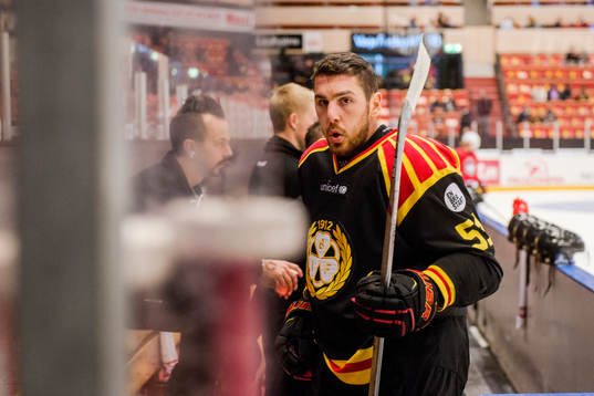 Brynäs Marc Zanetti före ishockeymatchen i SHL mellan