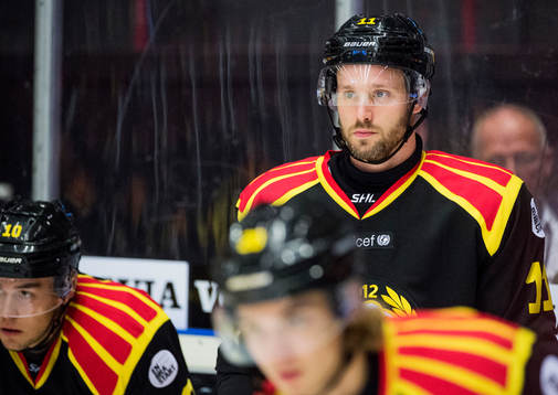 Brynäs Jesper Ollas före ishockeymatchen i SHL mellan