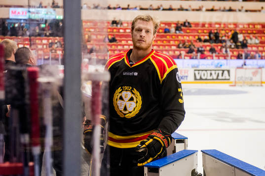 Brynäs Nick Johnson före ishockeymatchen i SHL mellan