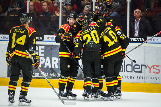Brynäs spelare jublar