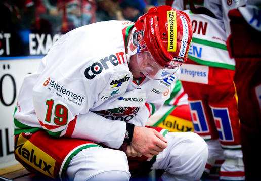 Modos Ryan Whitney deppar i båset