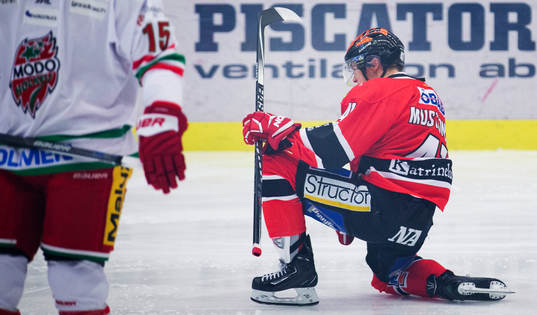 Örebros Joel Mustonen gör 1-0 och jublar