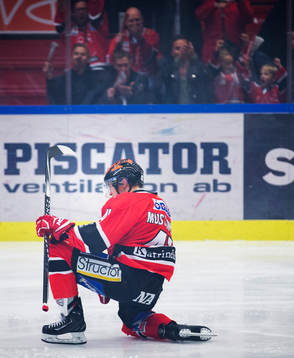 Örebros Joel Mustonen gör 1-0 och jublar