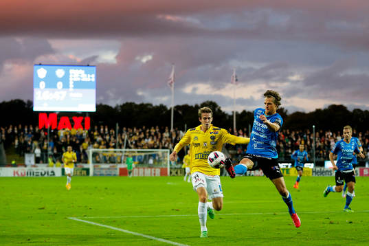 Falkenbergs Adam Eriksson och Halmstads Fredrik Liverstam