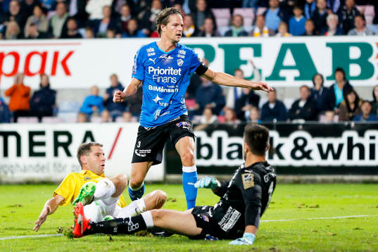 Falkenbergs Stefan Rodevåg gör 0-1 bakom Halmstads