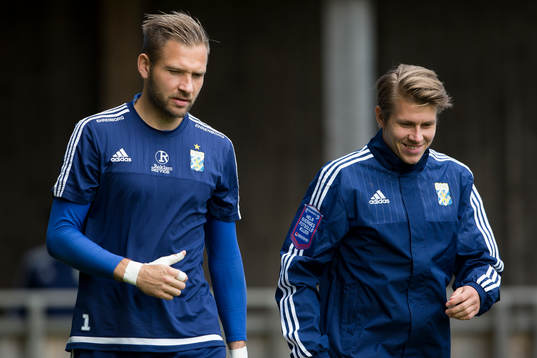 IFK Göteborgs målvakt John Alvbåge och Riku Riski