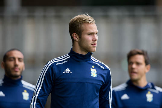 IFK Göteborgs Gustav Engvall, bakom går Haitam Aleesami