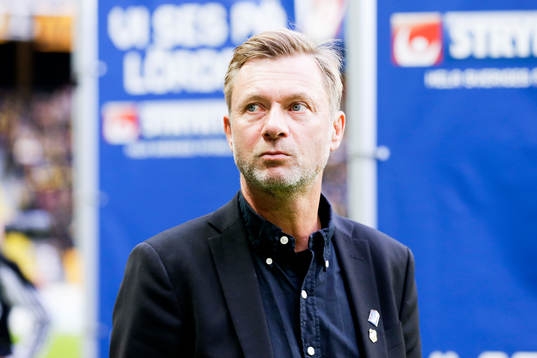 Häckens tränare Peter Gerhardsson innan fotbollsmatchen i
