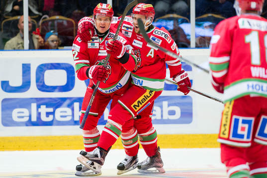 Modos Juha-Pekka Haataja och Oscar Hedman jublar