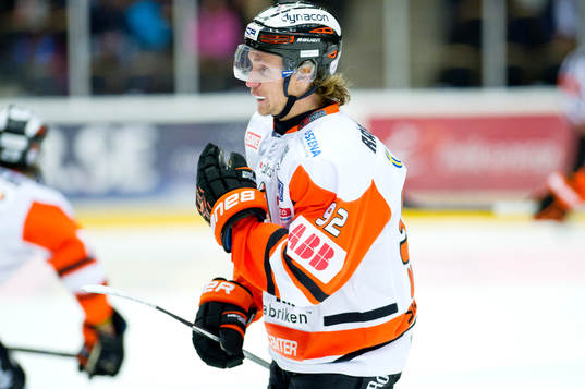 Karlskronas Jesper Olofsson 1-1 skytt