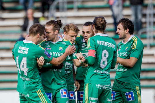 Ljungskiles spelare jublar