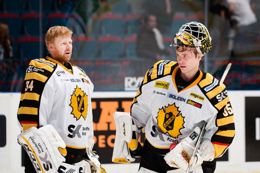 Skellefteås målvakt Erik Hanses och målvakt Markus