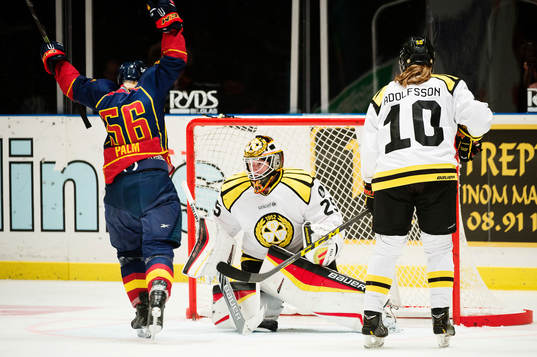 Djurgårdens Alexandra Palm jublar och Brynäs målvakt