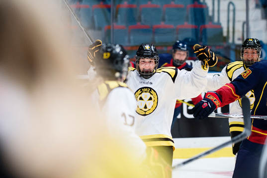 Brynäs Betty Jouanny jublar
