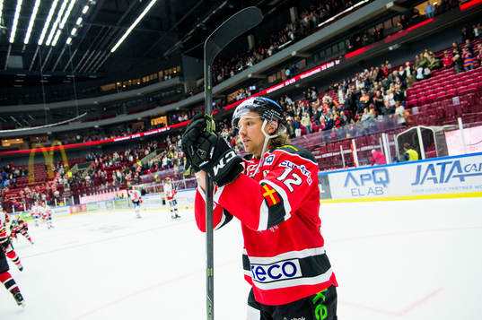 Malmö Redhawks Andreas Thuresson tackar publiken