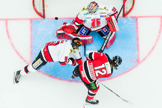 Malmö Redhawks Andreas Thuresson gör 2-0 bakom Örebros