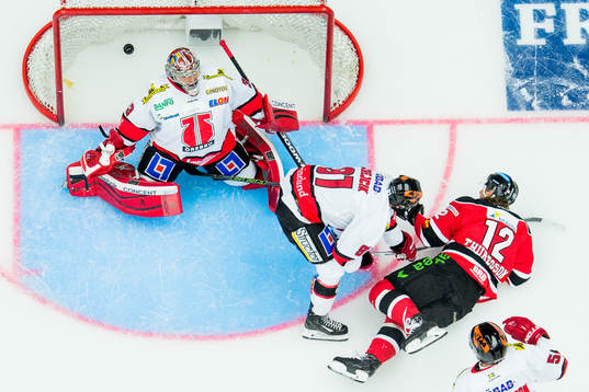 Malmö Redhawks Andreas Thuresson gör 2-0 bakom Örebros