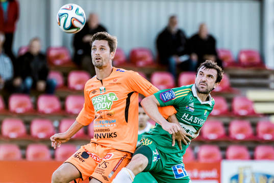 Varbergs Peter Nyström (v) och Ljungskiles Aleksandar Kitic