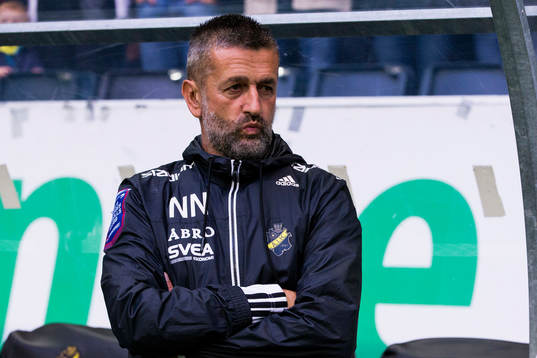 s assisterande tränare Nebojsa Novakovic