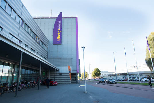 Exteriör bild av Löfbergs arena