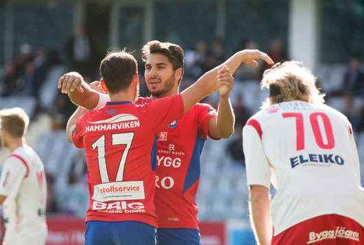 Örgrytes William Atashkadeh jublar efter4-1