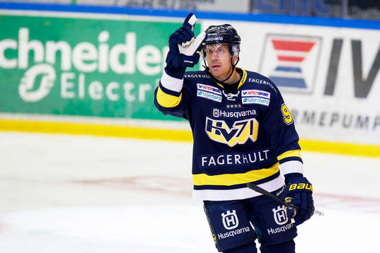 s Teemu Laine jublar