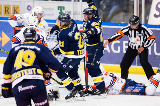 s Axel Eidstedt, Mattias Tedenby, Chris Abbott jublar