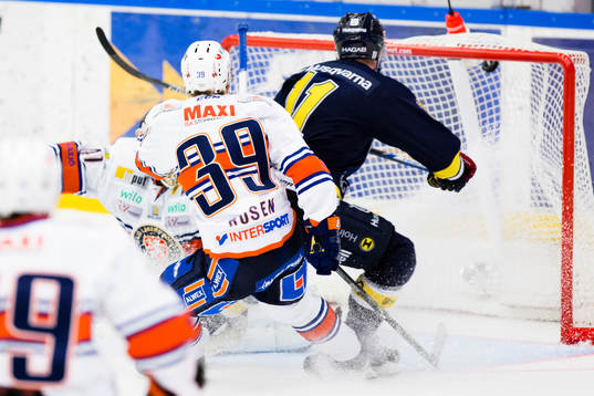 s Simon Önerud gör 3-1 bakom Växjös målvakt Cristopher