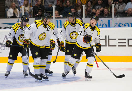 Brynäs Nick Johnson gör mål 1-2 och firar