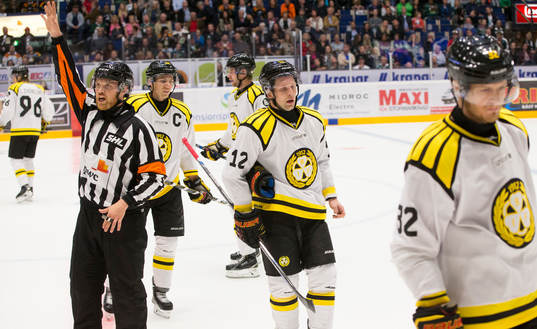 Brynäs Anton Rödin, Petr Vrana och Nick Johnson  deppar