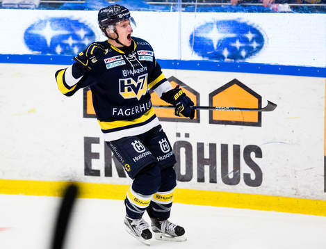 s Simon Önerud jublar