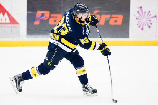 s Niklas Hansson skjuter