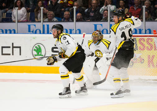 Brynäs Jesper Ollas, målvakt Bernhard Starkbaum   och