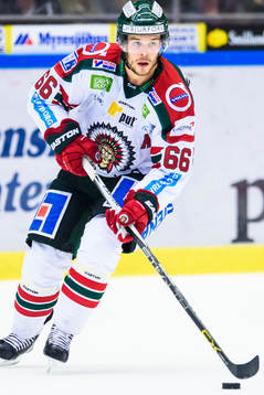Frölundas Oskar Fantenberg med pucken