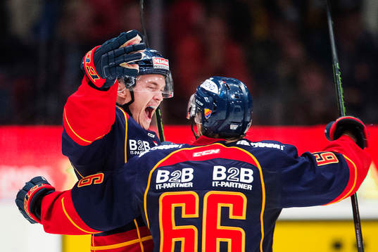 Djurgårdens Marcus Högström (tv) gör 1-0 och jublar med