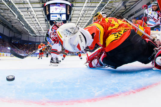 Frölundas Ryan Lasch gör 3-0 bakom Luleås målvakt Joel