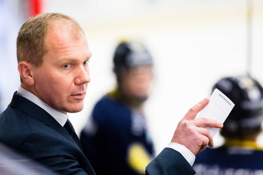 s tränare Johan Lindbom