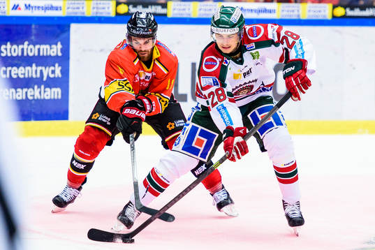 Luleås Jacob Lagacé och Frölundas Johan Sundström
