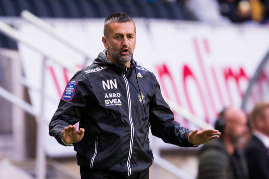 s assisterande tränare Nebojsa Novakovic
