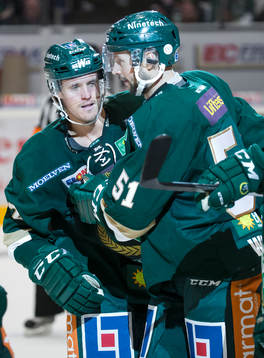 Färjestads Magnus Nygren firar mål 2-2
