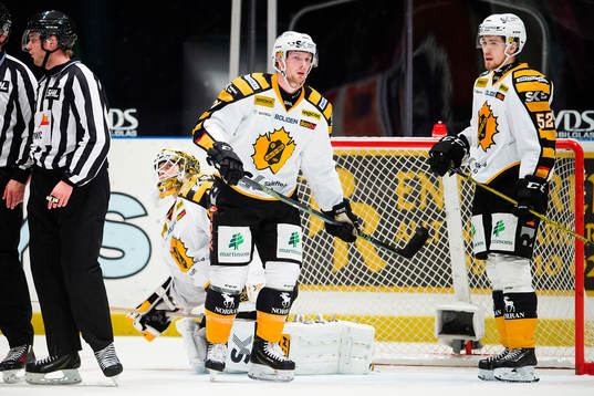 Skellefteås målvakt Markus Svensson och Arvid Lundberg