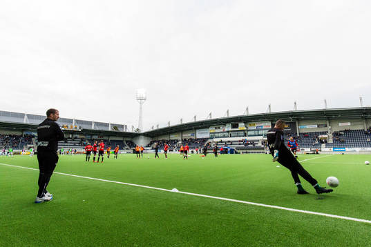 Helsingborgs spelare värmer upp på Gavlevallen