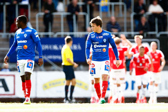 Åtvidabergs John Owoeri och Simon Skrabb deppar