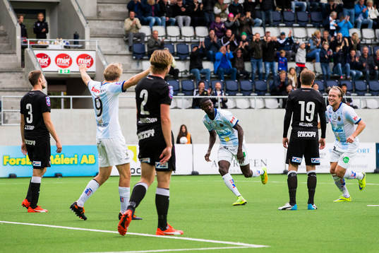 Gefles Dioh Williams och Anders Bååth-Sjöblom jublar