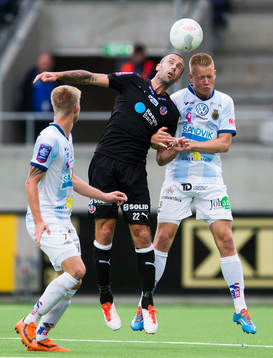 Helsingborgs Rade Prica i en nickduell med Gefles Martin