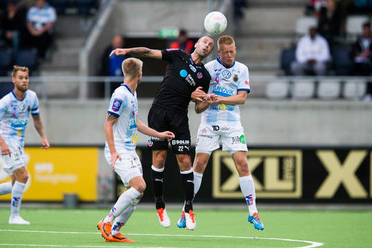 Helsingborgs Rade Prica i en nickduell med Gefles Martin
