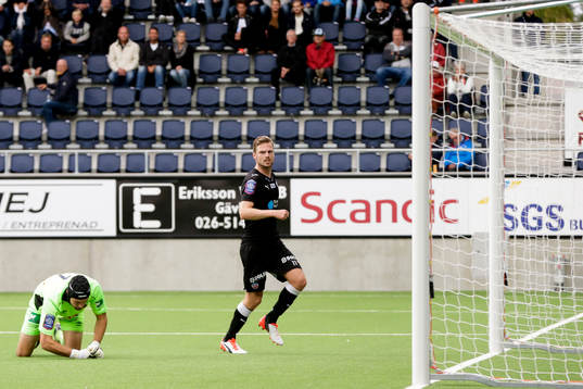Helsingborgs Arnór Smárason reducerar till 2-1 bakom